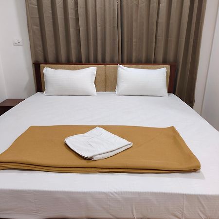 Hotel Nova Kochi Esterno foto