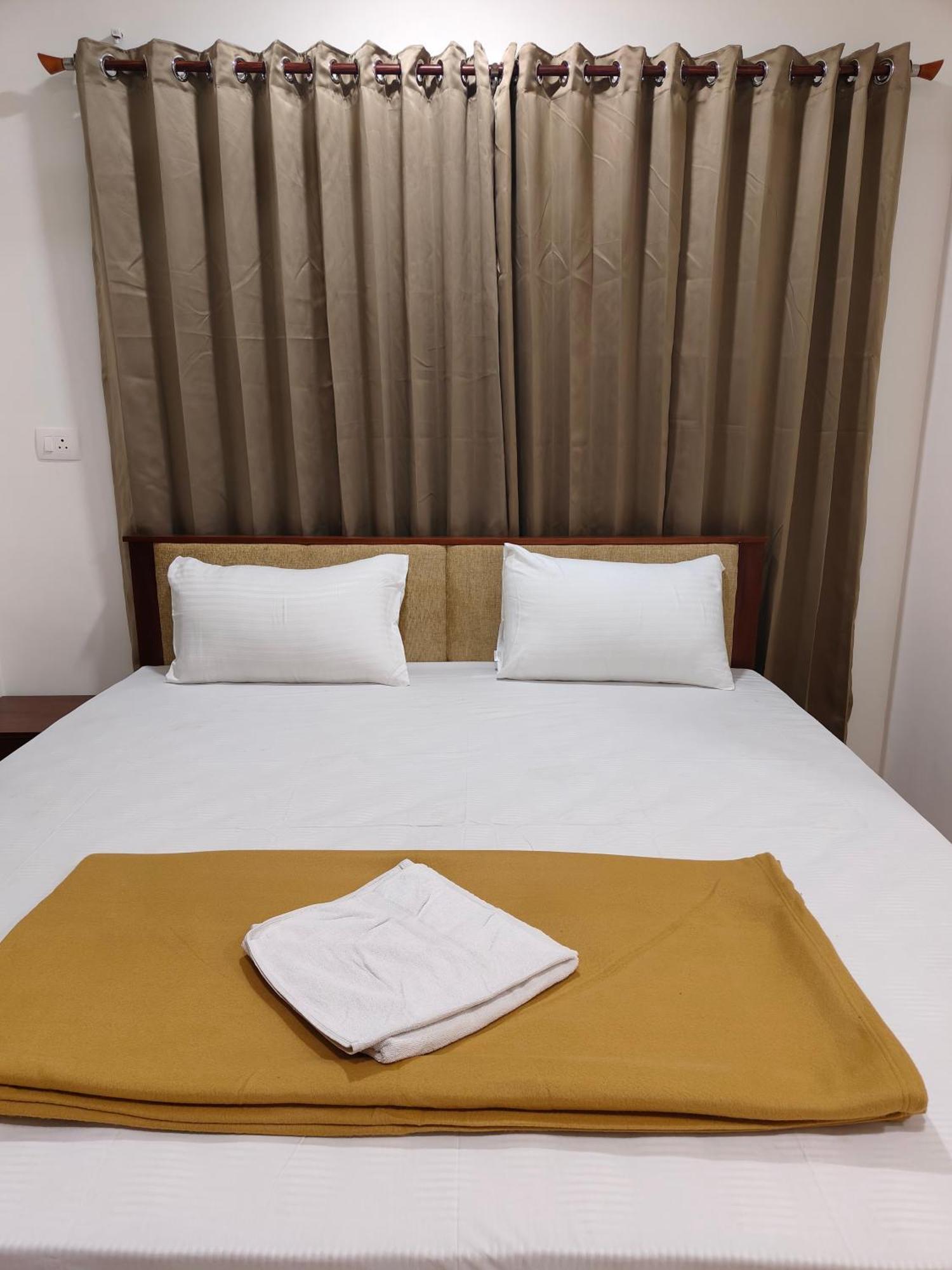 Hotel Nova Kochi Esterno foto