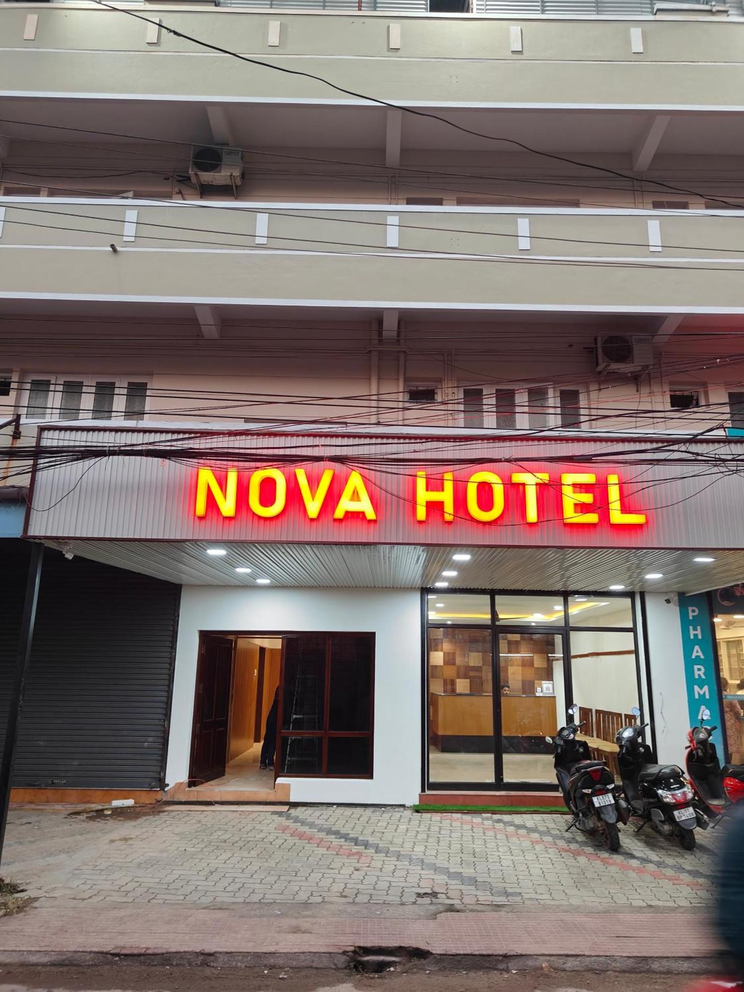 Hotel Nova Kochi Esterno foto