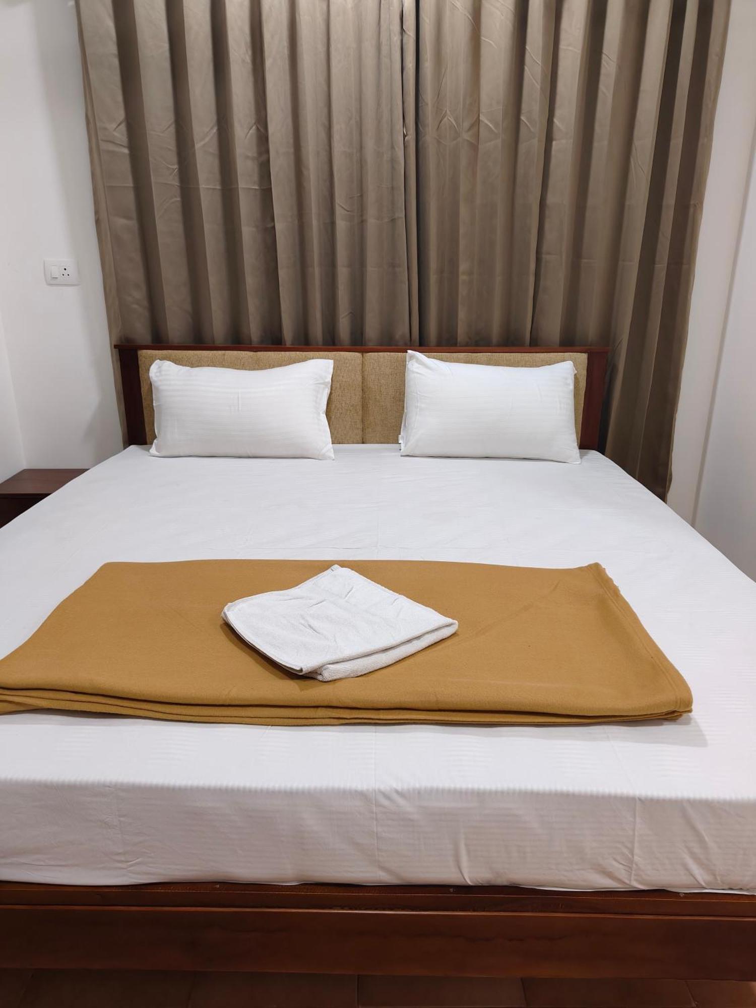 Hotel Nova Kochi Esterno foto