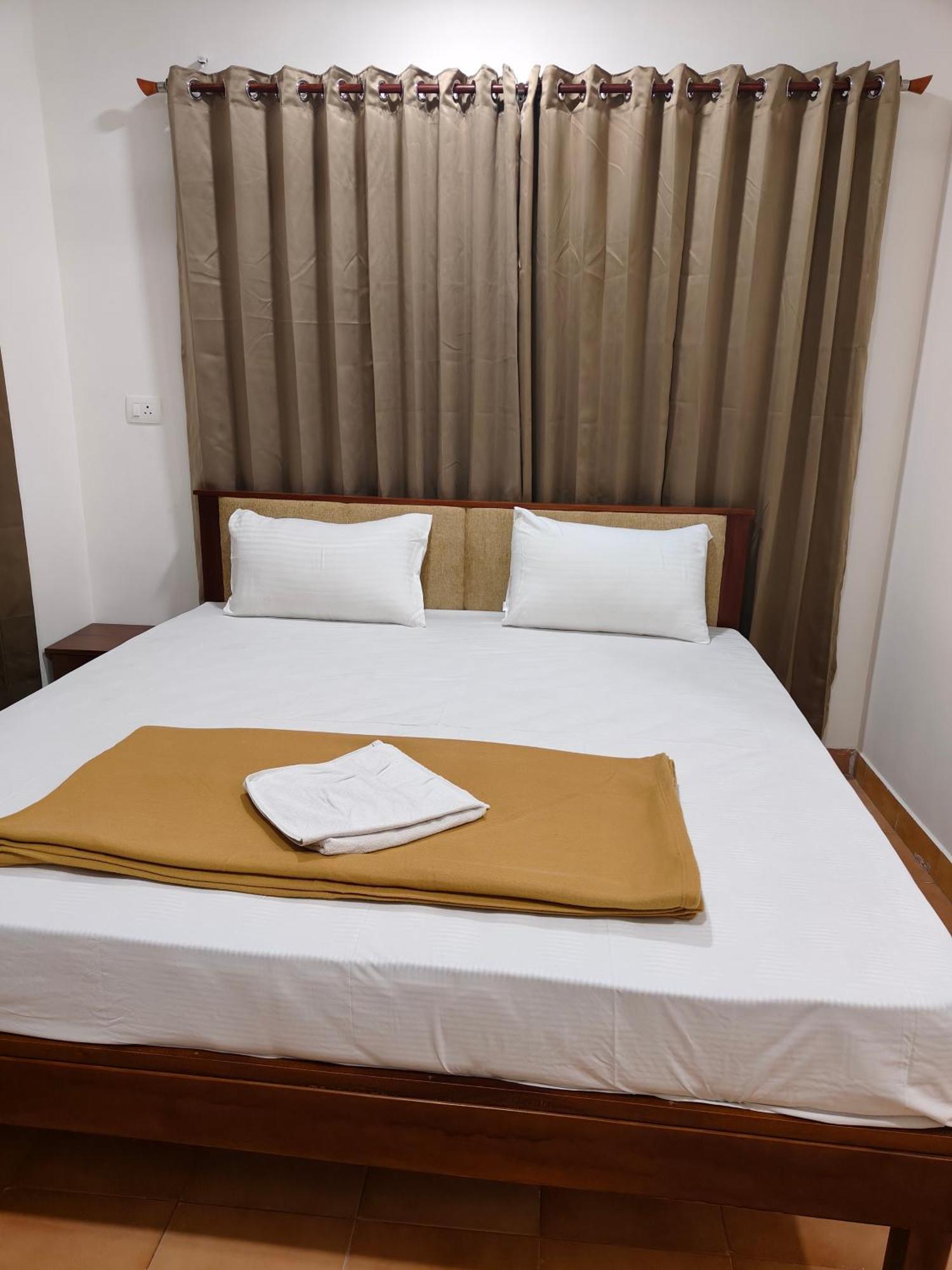 Hotel Nova Kochi Esterno foto