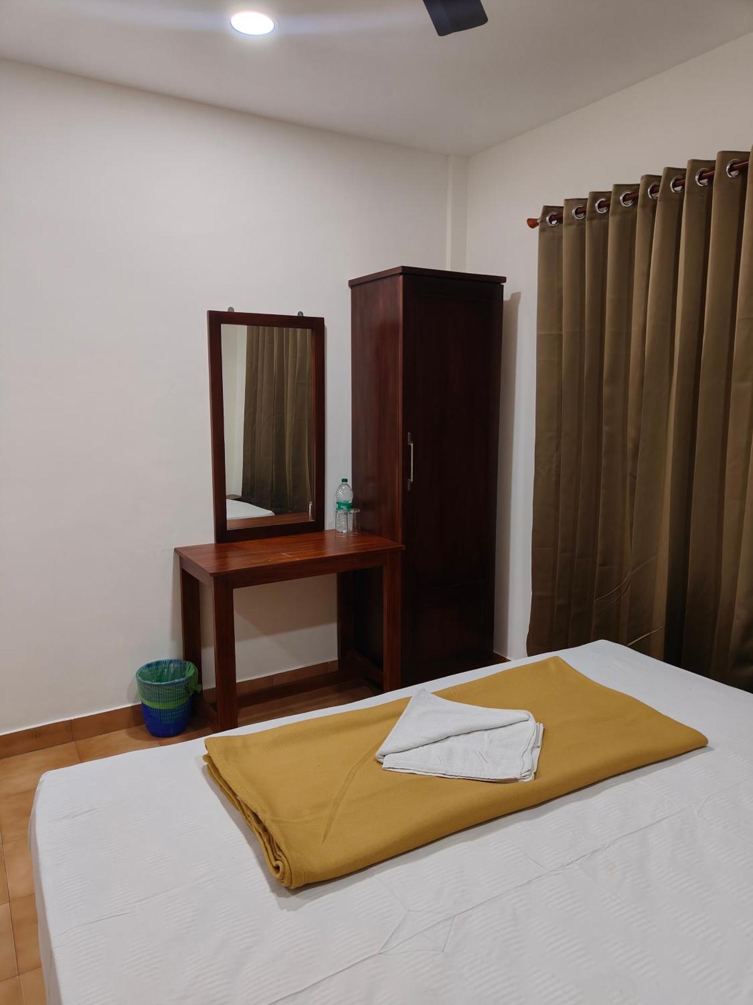 Hotel Nova Kochi Esterno foto