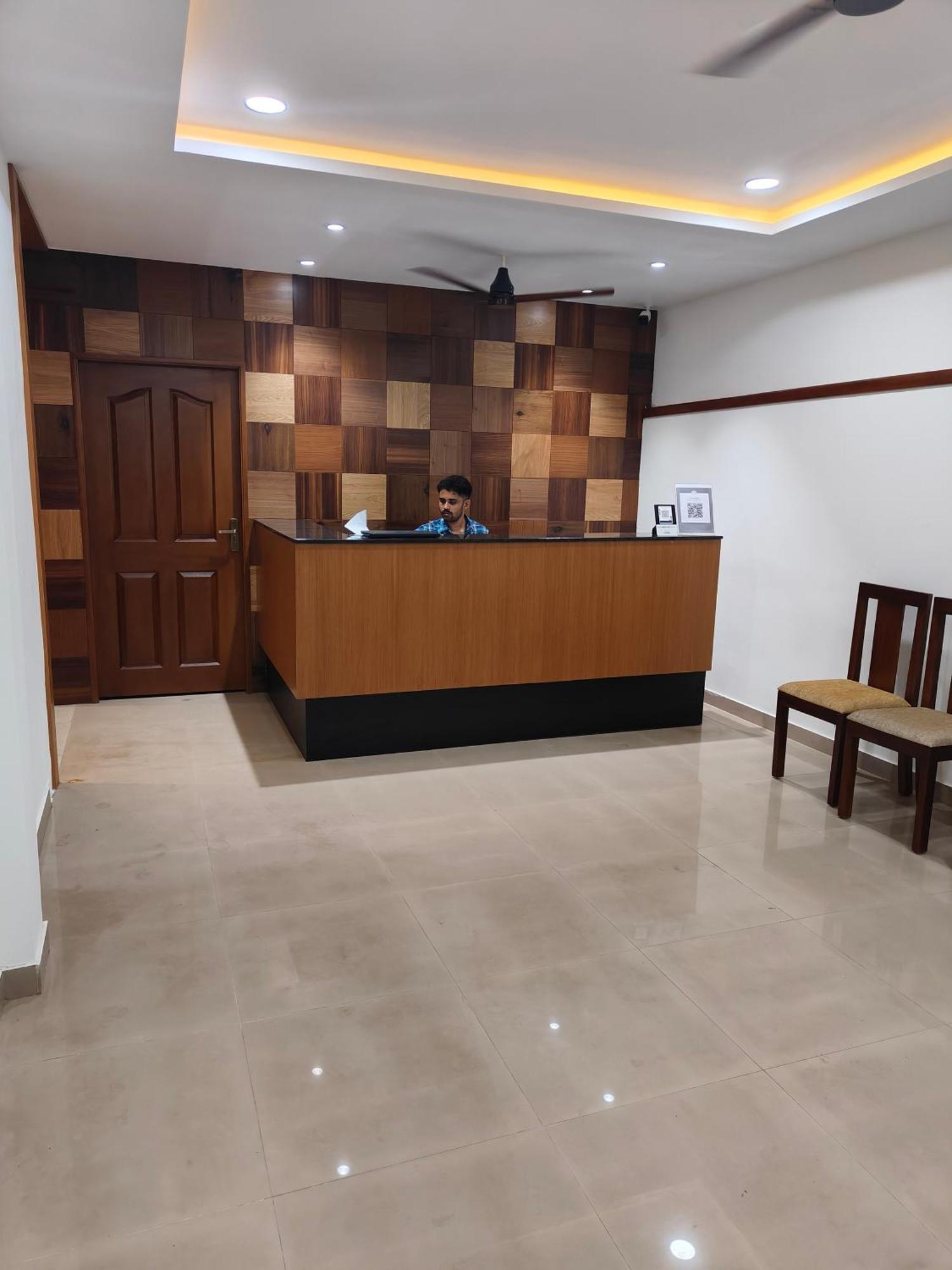 Hotel Nova Kochi Esterno foto