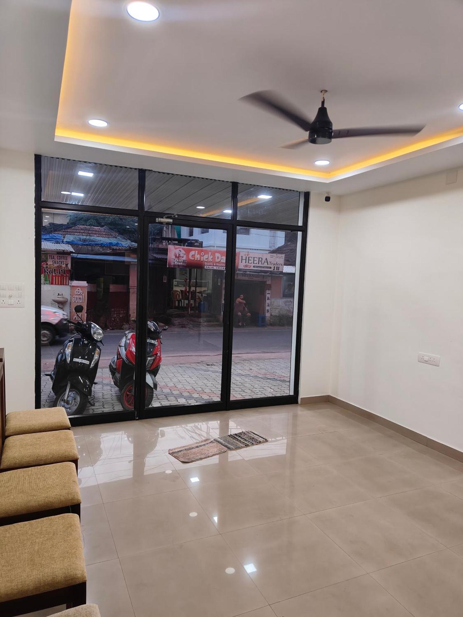 Hotel Nova Kochi Esterno foto